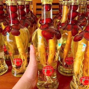 Rượu sâm Hàn Quốc ngâm táo đỏ 500ml